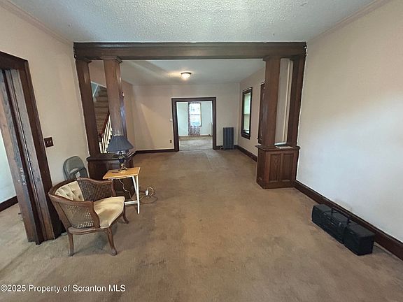 5th image of 1180 W Elm St