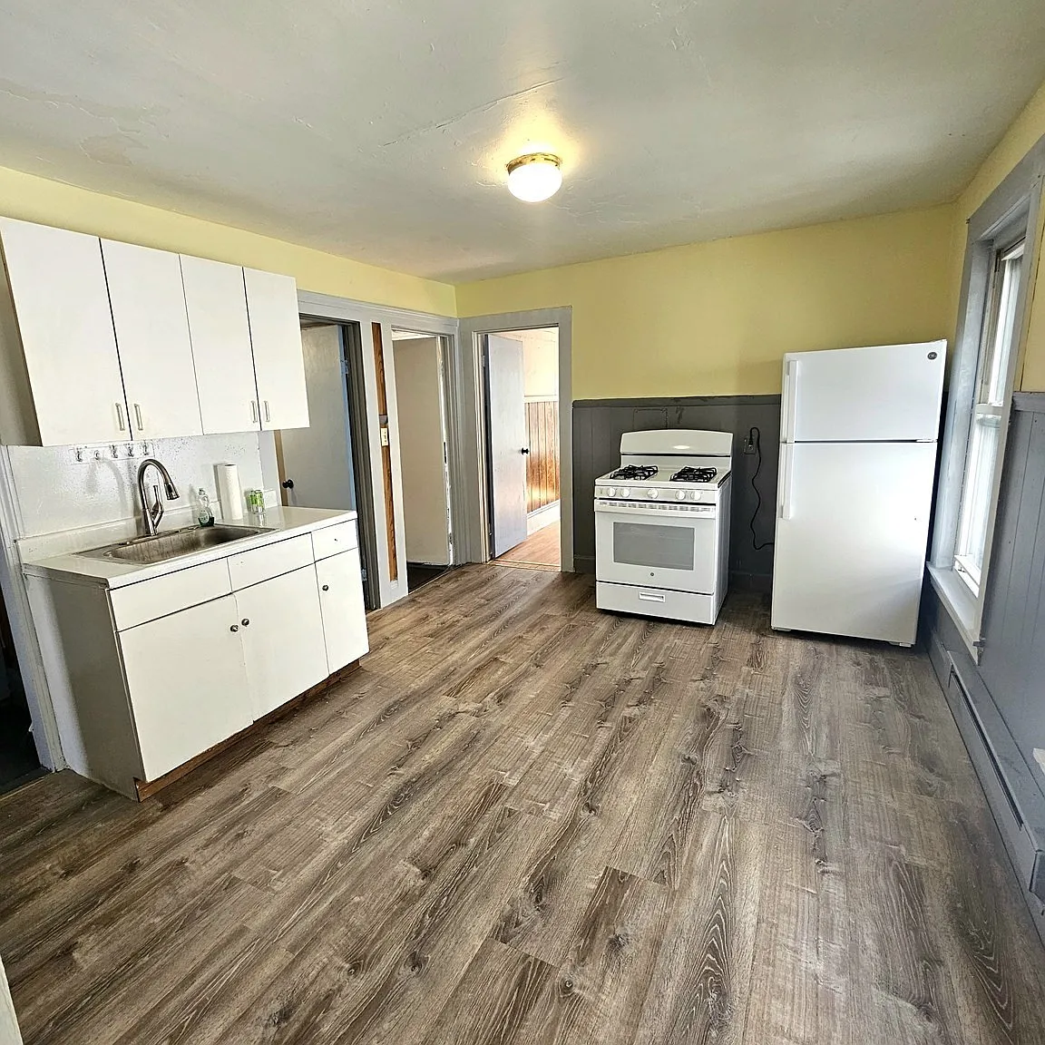 3 bed, 1.0 bath, 1016 sqft, $2,100 — Photo 1