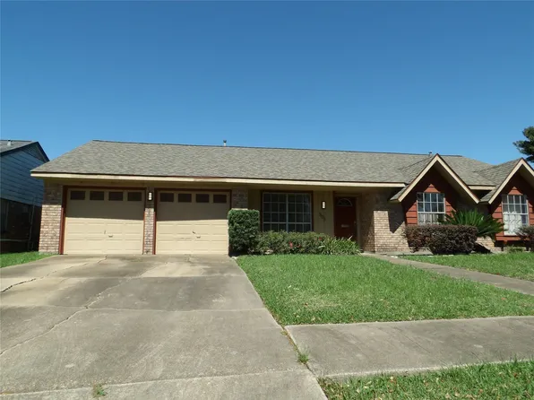 303 Coronation Dr, Houston, TX 77034