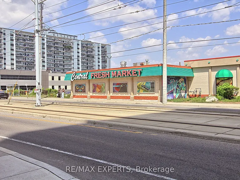 741 King St W #103 — Photo 46