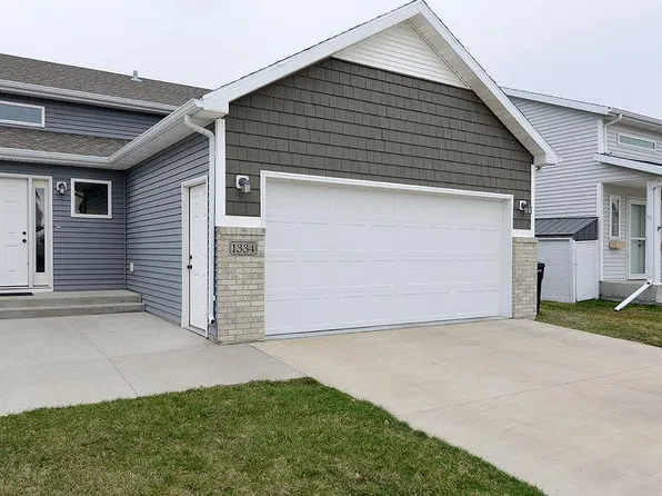 1334 4th St NW, West Fargo, ND 58078