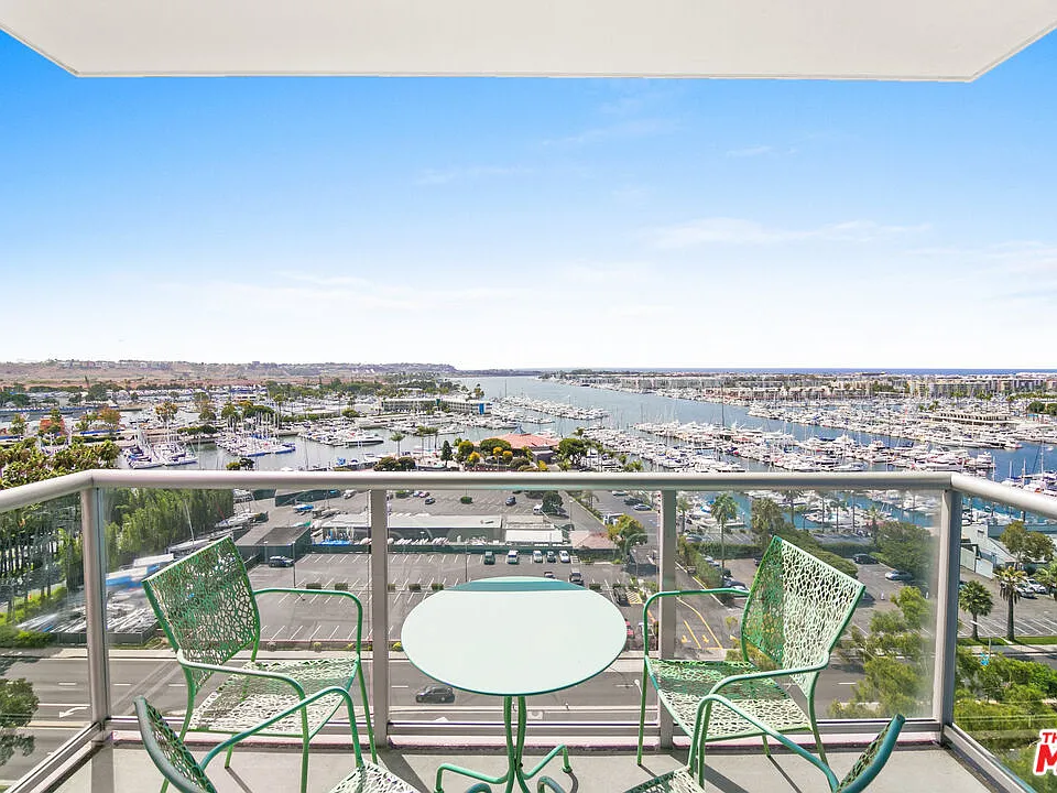 13700 Marina Pointe Dr #702
