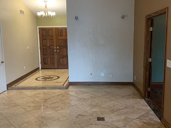 3rd image of 435 E Larkspur Ln