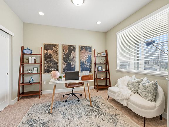 4th image of 815 Blue Opal Dr