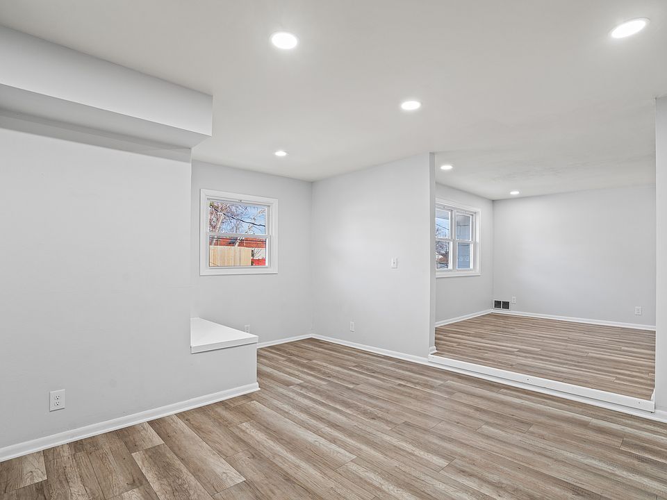 1st image of 4249 S Packard Ave #C