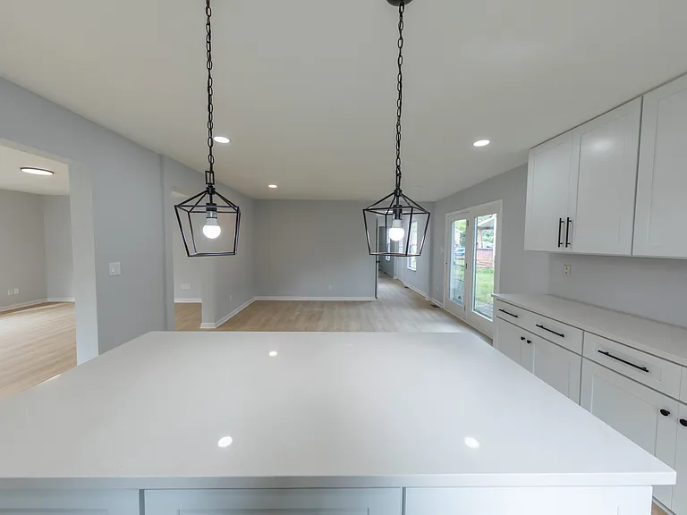 512 N Warren Ave — Photo 6