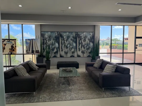 20379 W Country Club Dr, Aventura, FL