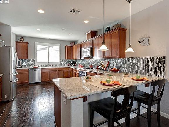 Kitchen breakfast bar