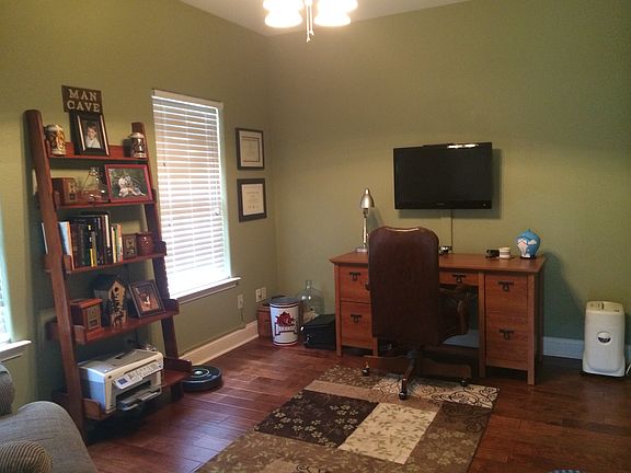 Extra room for office or den