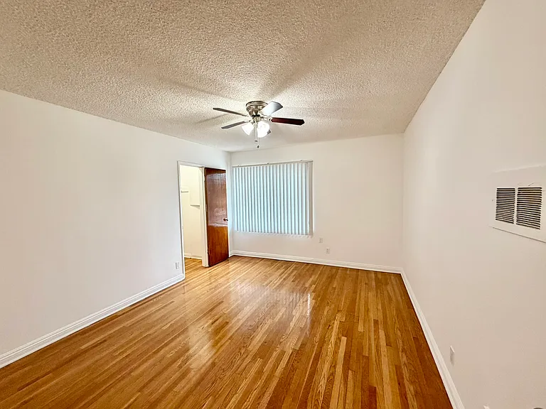 956 Wilcox Avenue — Photo 36