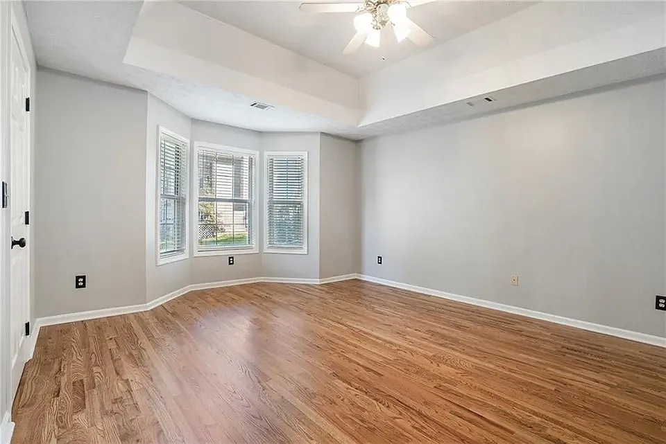 5 bed, 2419 sqft, $2,500 — Photo 3
