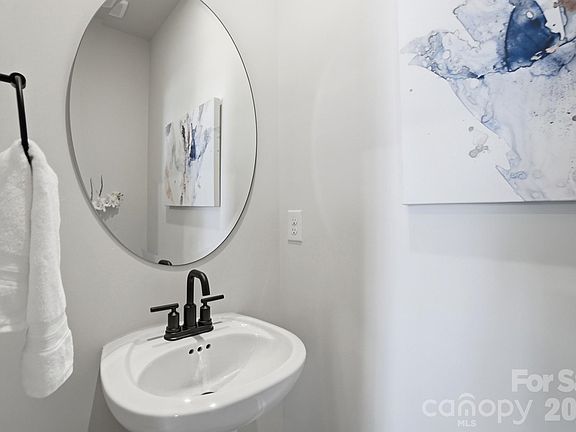 3rd image of 7005 Cerris Dr