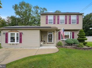 122 Otter Branch Dr, Magnolia, NJ 08049