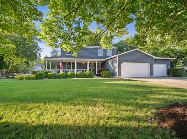 15 Fox Creek Rd, Towanda, IL 61776