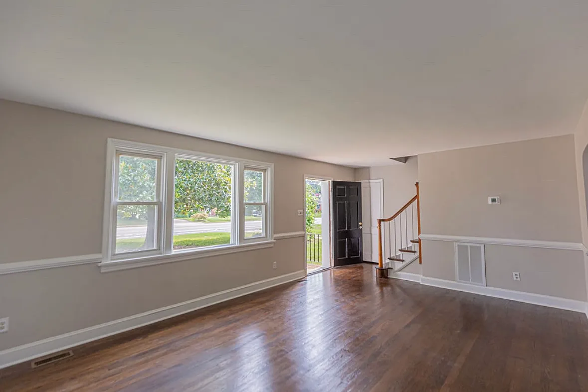 4 bed, 1919 sqft, $2,700 — Photo 4