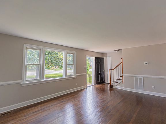 4th image of 2408 Dumbarton Rd