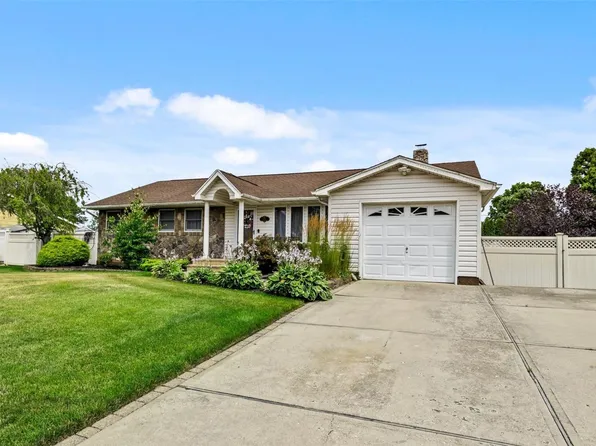 251 Kerry Street, Holbrook, NY 11741