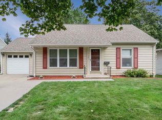 1136 29th St NE, Cedar Rapids, IA 52402