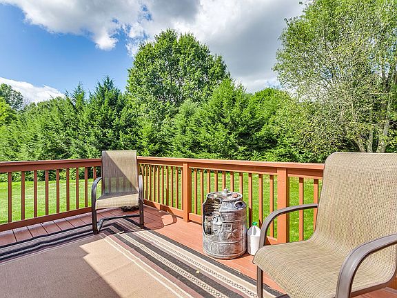 Relaxing back deck