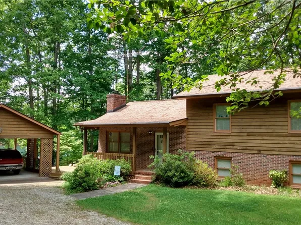 702 Heath Dr, Seneca, SC 29678