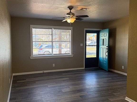 2nd image of 907 Apple St