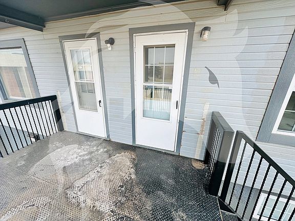 2nd image of 1623 Main St W
