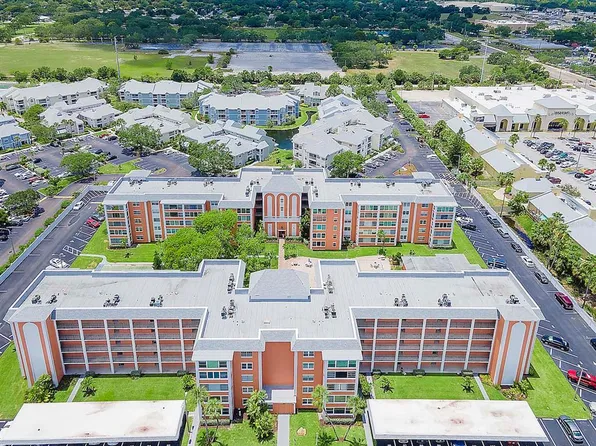6800 20th Ave N APT 208, Saint Petersburg, FL 33710