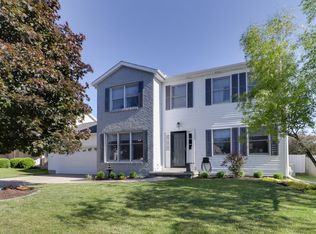 5 Prenzler Dr, Bloomington, IL