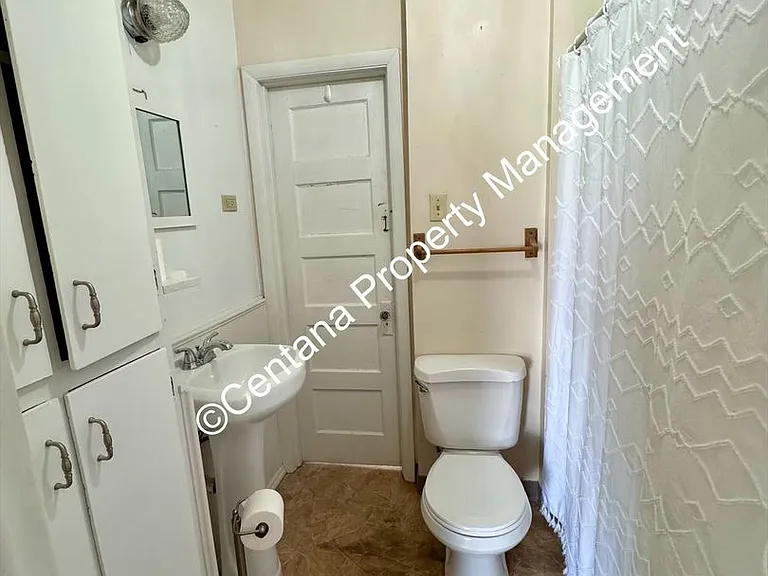 1528 A St — Photo 3