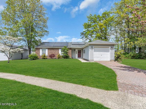 27 Laurel Crest Drive, Howell, NJ 07731