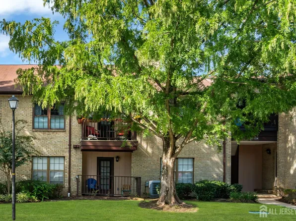 1102 Wellington Pl, Aberdeen, NJ 07747
