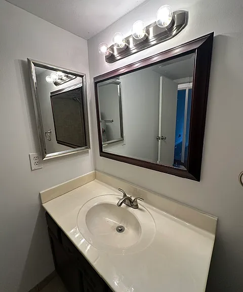 991 Manor Ln — Photo 8