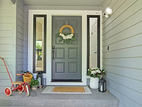 3rd image of 224 Silverado Springs Drive