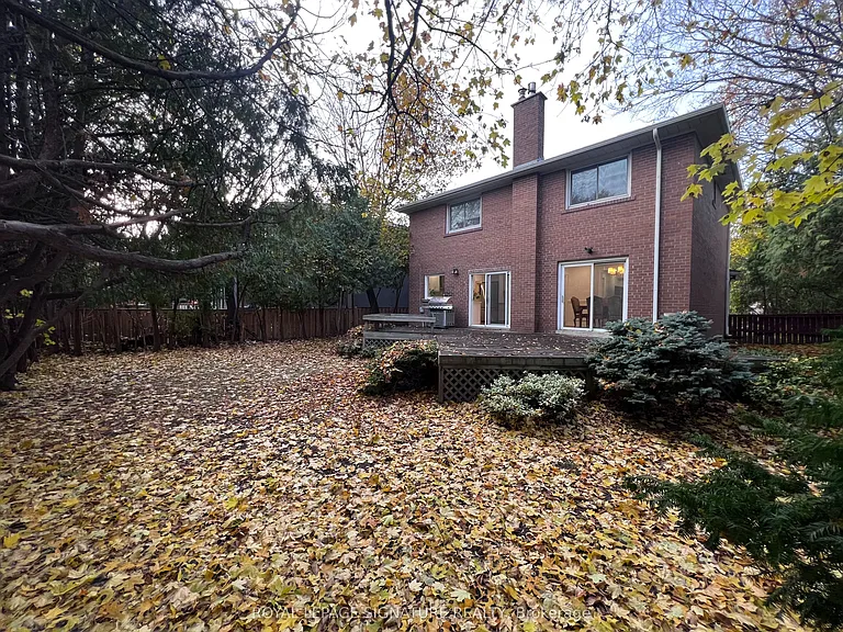 195 Upper Canada Dr — Photo 31