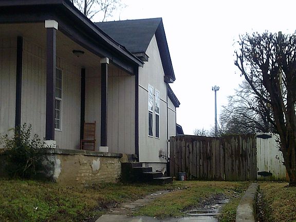 3rd image of 1017 Looney Ave