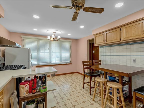 4th image of 138 McNaughton Ave