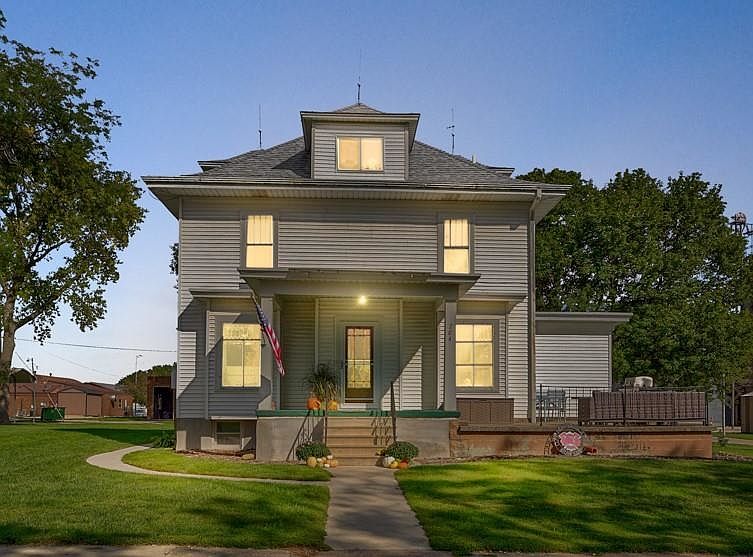 204 Iowa St, Lone Rock, IA 50559 Zillow