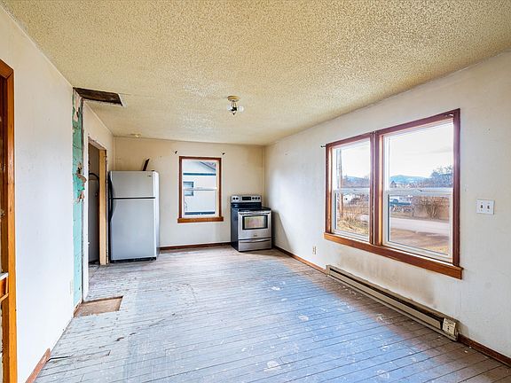 3rd image of 610 16th Ave E