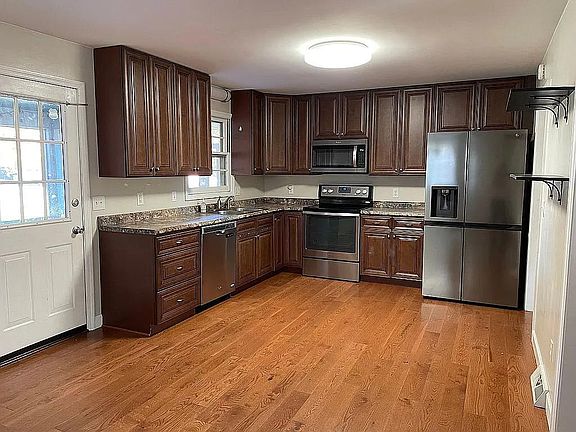 5th image of 2205-1 Lakeland Dr