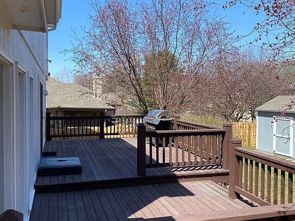 4th image of 2104 Franklin Dr