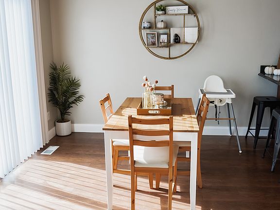 3rd image of 529 W Bountiful Way