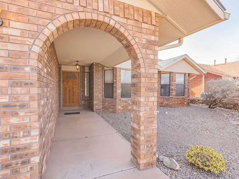 440 Glacier Dr — Photo 2