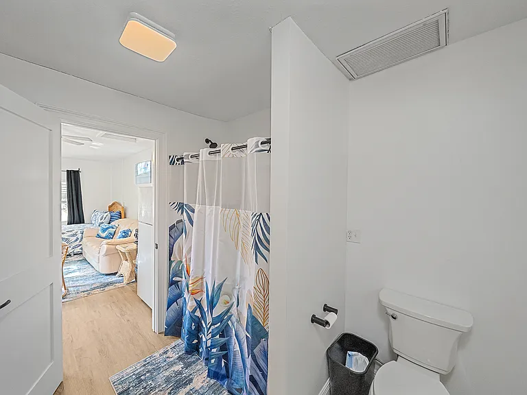 708 Shore Rd #B — Photo 16