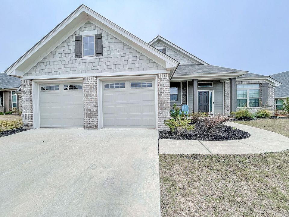 2nd image of 714 Hedgefield Way