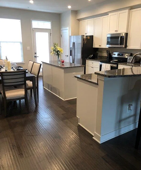 Crest View Dr