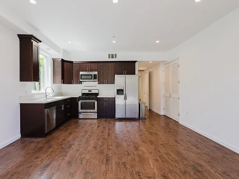 13551 Burbank Blvd #1 — Photo 12