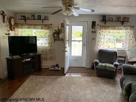 2nd image of 2368 Meadowville Kirt Rd