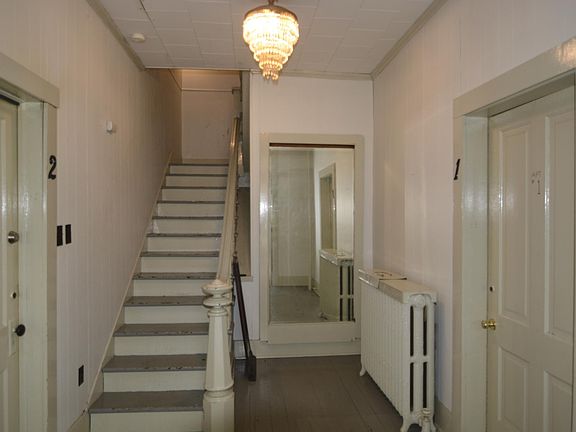 3rd image of 406 S Market St APT 3