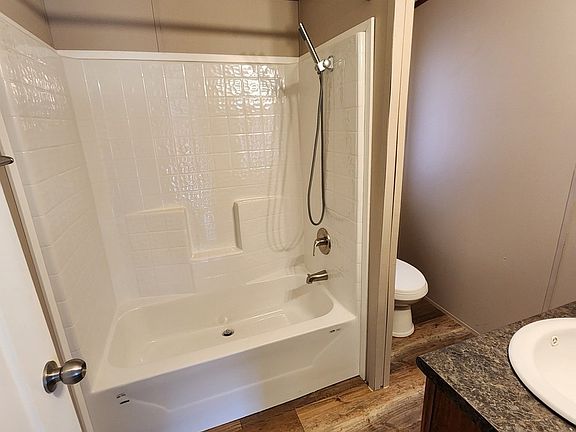 4th image of 106 Stoney Creek Dr #11