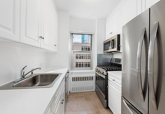 5th image of 136 E 55th St APT 10Q